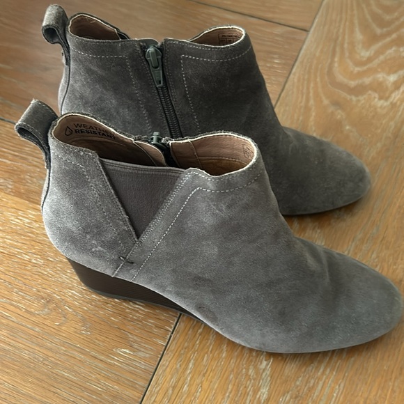 Vionic Paloma Wedge Ankle Boots - Picture 2 of 9